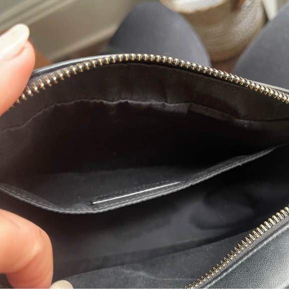 Authentic Yves Saint Laurent LOU CAMERA BAG IN QUILTED LEATHER - Picture 6 of 13